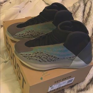 Yeezy QNTM mens 5.5